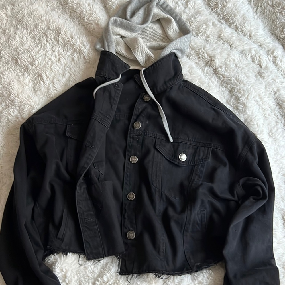 Black jean jacket - cropped